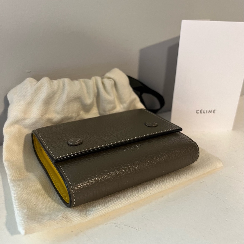 ✨AUTHENTIC CELINE’ Small Tri-Fold Wallet✨ - Picture 3 of 7